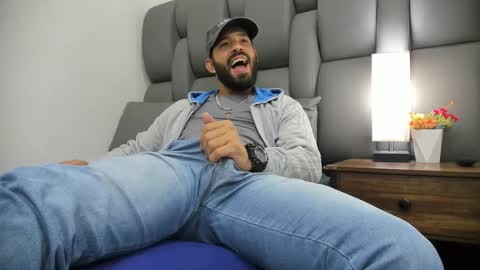 Thia Gomez online show from March 10, 7:20 pm