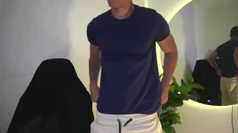 thin_tommy11 online show from February 6, 8:17 pm