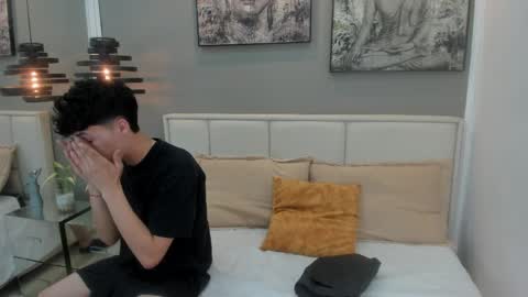 Thom online show from April 10, 11:28 am