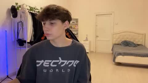 Thomas Hill online show from November 19, 8:09 pm