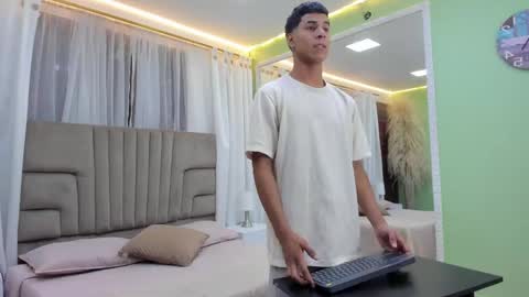 Thomas Valkov online show from May 27, 11:29 am