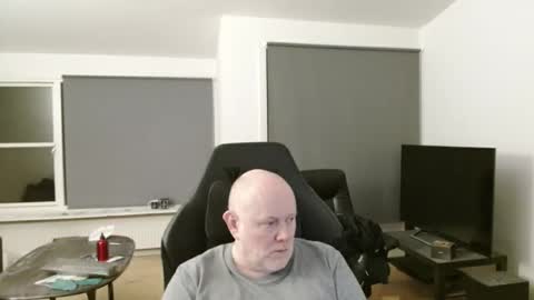 thomash32 online show from November 4, 10:33 pm