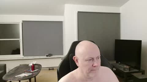 thomash32 online show from October 29, 10:24 pm