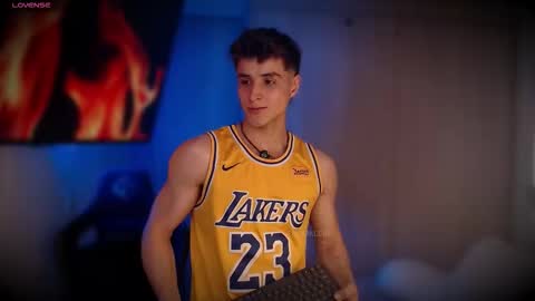 Thom Klein online show from December 19, 7:44 pm