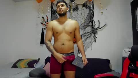 Snapshot of thomson_hot01 chatting on October 17, 6:06 am thomson_hot01 online show from October 17, 6:06 am