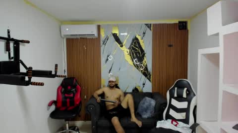 thomson_hot01 online show from April 9, 6:19 am