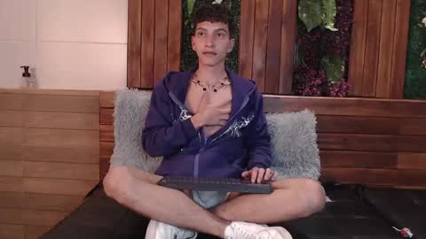 Snapshot of tiam_muller chatting on October 11, 9:13 am Tiam Muller online show from October 11, 9:13 am