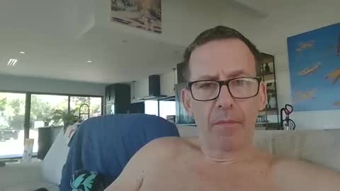 JustMe online show from March 8, 6:14 pm