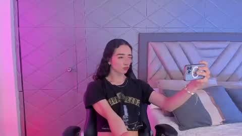 Thomm  Independent Model online show from July 11, 7:16 pm