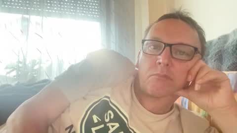 Tom online show from October 18, 4:12 pm