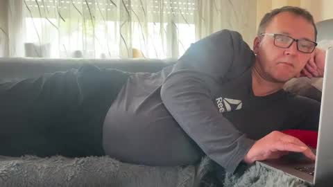 Tom online show from April 21, 2:45 pm