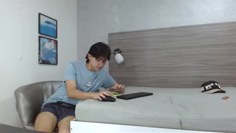 tom_0002 online show from October 26, 9:28 pm