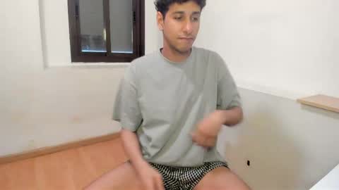 Tom online show from April 9, 2:34 pm