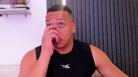 Tom muscle1 online show from October 4, 12:54 pm