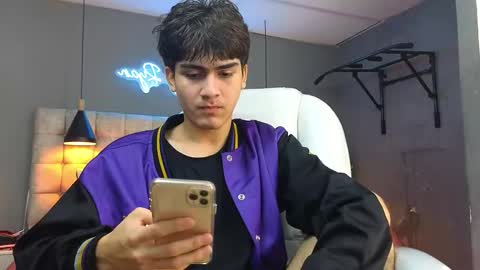 Tommy  online show from February 8, 7:04 am