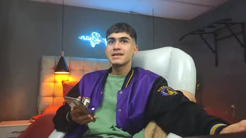 Tommy  online show from February 11, 7:02 am