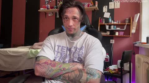 Tommy and Katana online show from December 12, 8:47 am