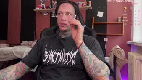 Tommy and Katana online show from December 15, 8:41 am