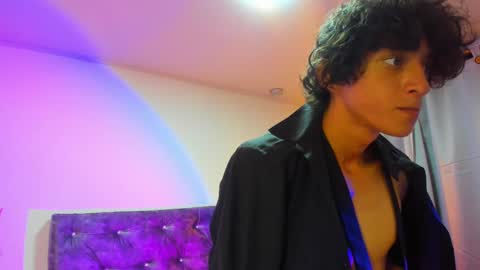 Snapshot of tommy_belline chatting on October 13, 3:34 am TOMMY BELLINE online show from October 13, 3:34 am