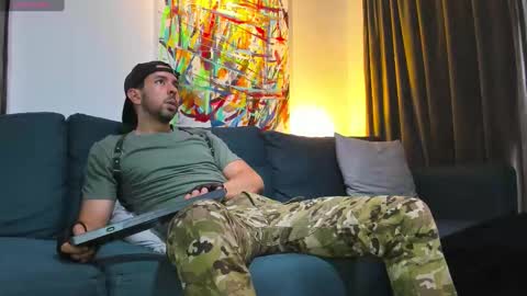 tommy_raym0ndg online show from March 25, 7:40 pm