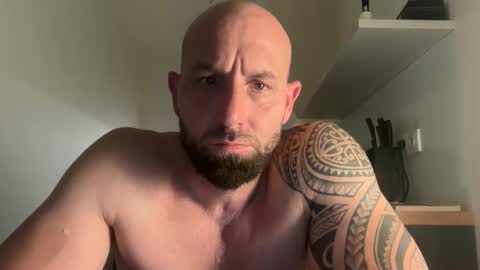 Thomas Fit online show from September 18, 8:00 pm