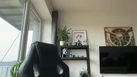 Thomas Fit online show from December 16, 11:39 am