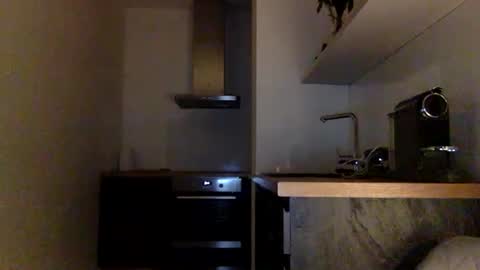 Thomas Fit online show from March 8, 9:08 pm