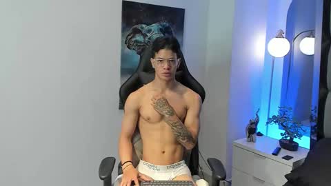 tony_petrov online show from November 16, 3:03 pm