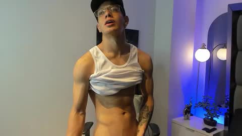 tony_petrov online show from November 7, 4:49 am