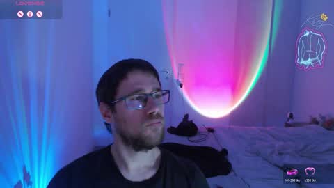 Thomas online show from December 13, 7:53 pm