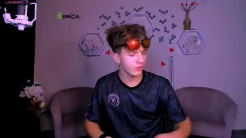 Travis online show from September 22, 7:24 pm