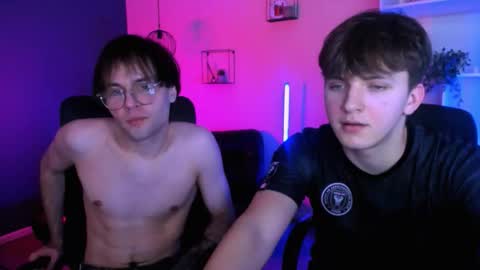 Travis online show from February 2, 9:52 am