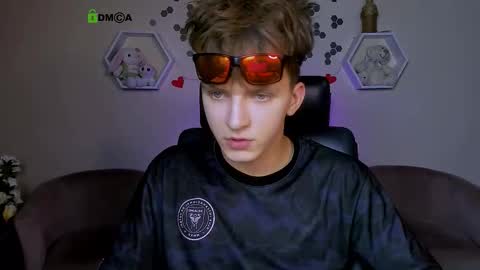 Travis online show from September 18, 7:16 pm