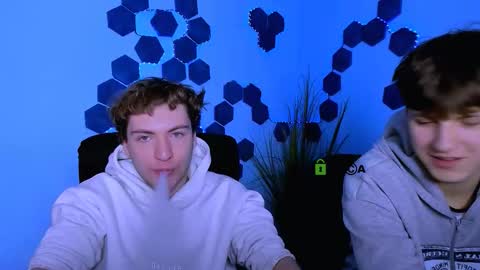 Travis online show from March 3, 9:28 am