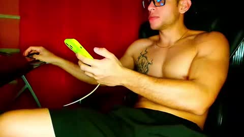 TRAVIS. online show from July 8, 3:32 am