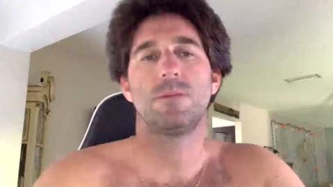 Snapshot of traviskenn chatting on October 21, 6:11 pm TravisKenn online show from October 21, 6:11 pm