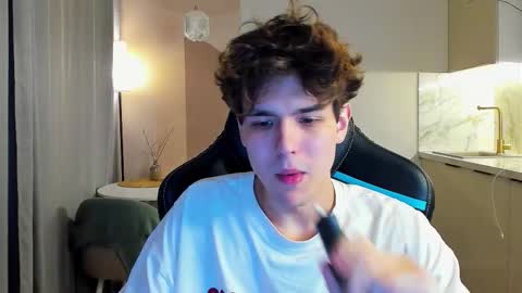 travisrivas online show from October 2, 4:16 am