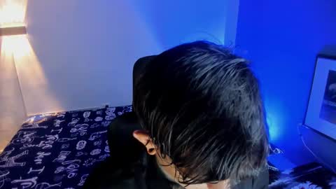 TRAV - INDEPENDENT MODEL online show from November 19, 2:33 am