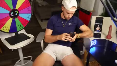 Snapshot of troy_greenxo chatting on January 10, 3:39 am Troy Green online show from January 10, 3:39 am