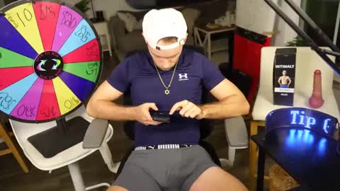 Snapshot of troy_greenxo chatting on February 6, 3:48 am Troy Green online show from February 6, 3:48 am