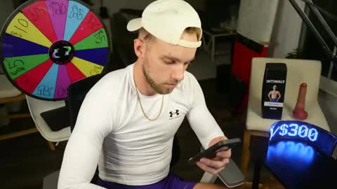 Snapshot of troy_greenxo chatting on January 5, 3:43 am Troy Green online show from January 5, 3:43 am