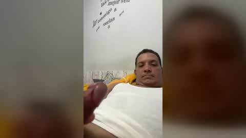 tuhombre1612 online show from August 6, 4:13 pm