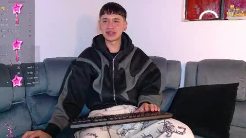 Snapshot of twink_daren chatting on October 20, 6:23 pm Mr Daren online show from October 20, 6:23 pm