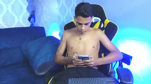 Snapshot of twink_davidx chatting on September 22, 10:31 pm Dani online show from September 22, 10:31 pm