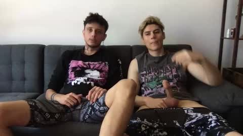 Snapshot of twinksguys360 chatting on October 19, 5:38 pm Derrick online show from October 19, 5:38 pm