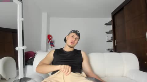 twintease online show from November 13, 2:33 pm