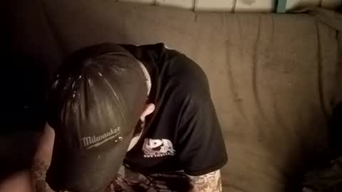 Snapshot of twistedblizzy chatting on December 19, 4:57 pm TwistedBlizzy online show from December 19, 4:57 pm