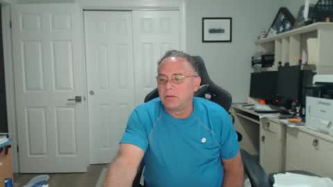 Twopeopleinlove online show from October 10, 10:31 am