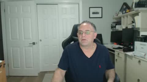 Twopeopleinlove online show from January 9, 11:48 am