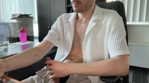 twunkyhung online show from June 25, 3:39 pm